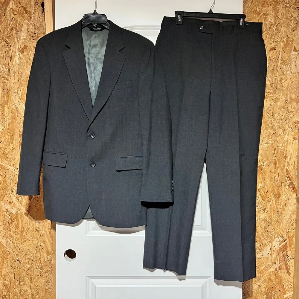 Jos A Bank Mens Charcoal Gray 100% Wool 2 Piece Suit 40L Jacket 34R Pants